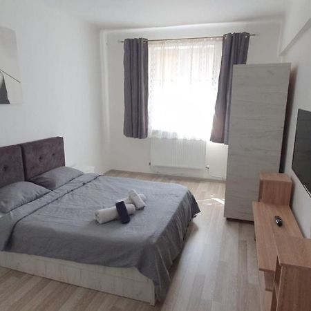 Aeroport Accommodation Bacau Ngoại thất bức ảnh