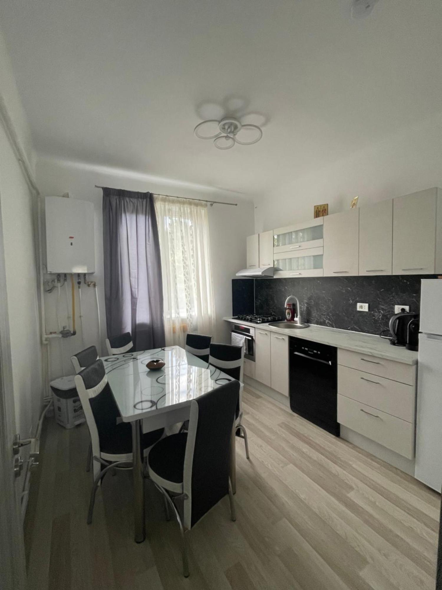 Aeroport Accommodation Bacau Ngoại thất bức ảnh
