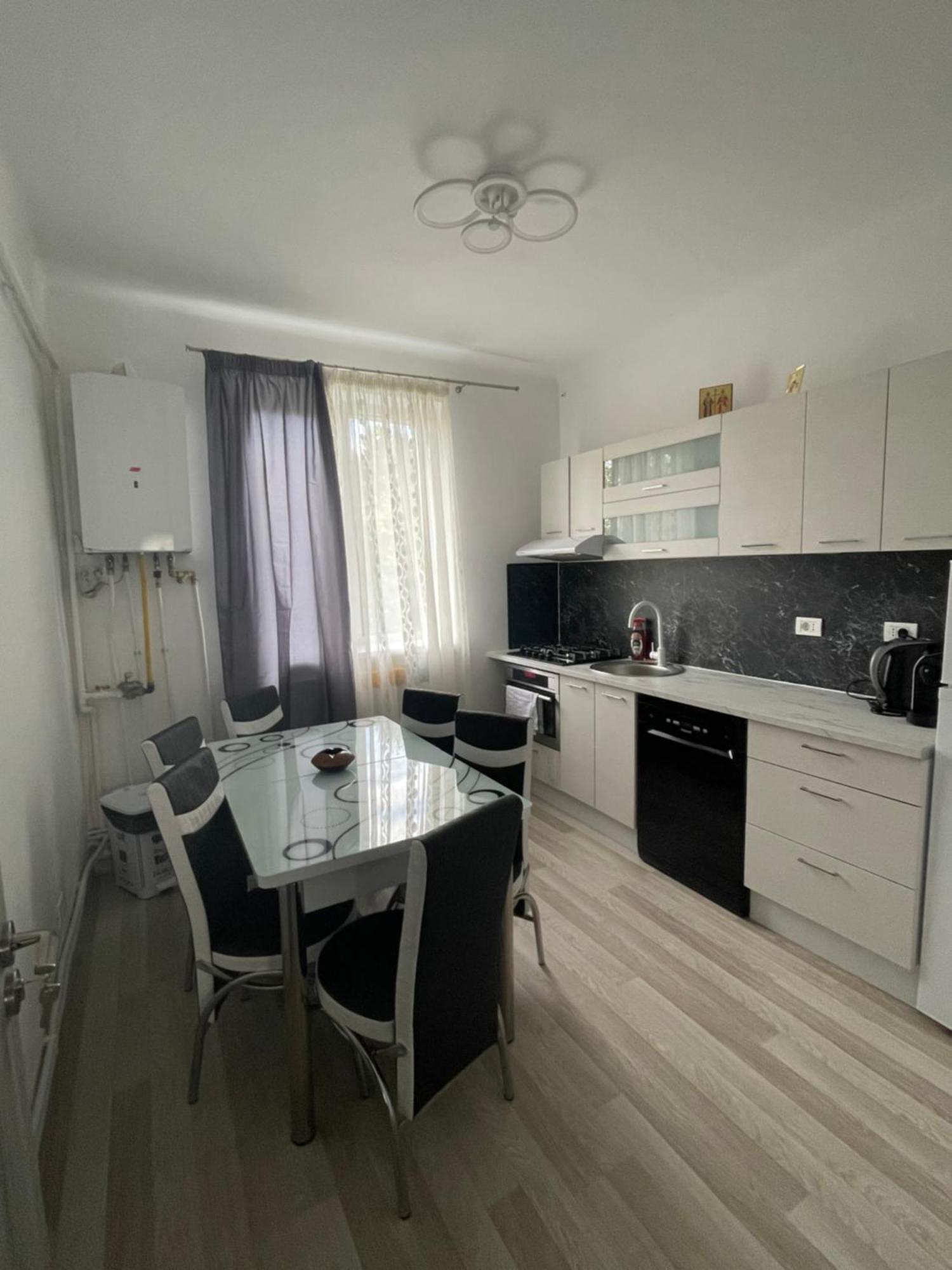 Aeroport Accommodation Bacau Ngoại thất bức ảnh
